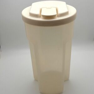Rubbermaid Servin Saver 2 Quart Pitcher Almond Snap Top Lid Vintage 0038 1.9L
